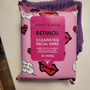 Betsey Johnson Pink Lip Print Facial Wipes